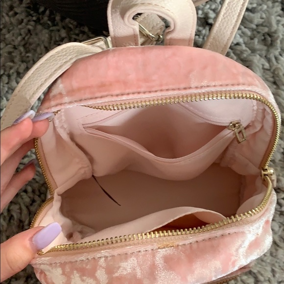 Guess mini backpack - Picture 3 of 3